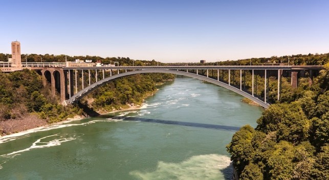 Niagara River © RokaB - Fotolia