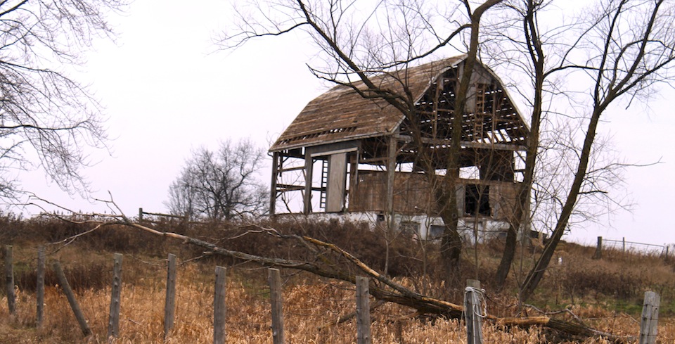 The former Madden farm, old broken-down barn. A\J AlternativesJournal.ca