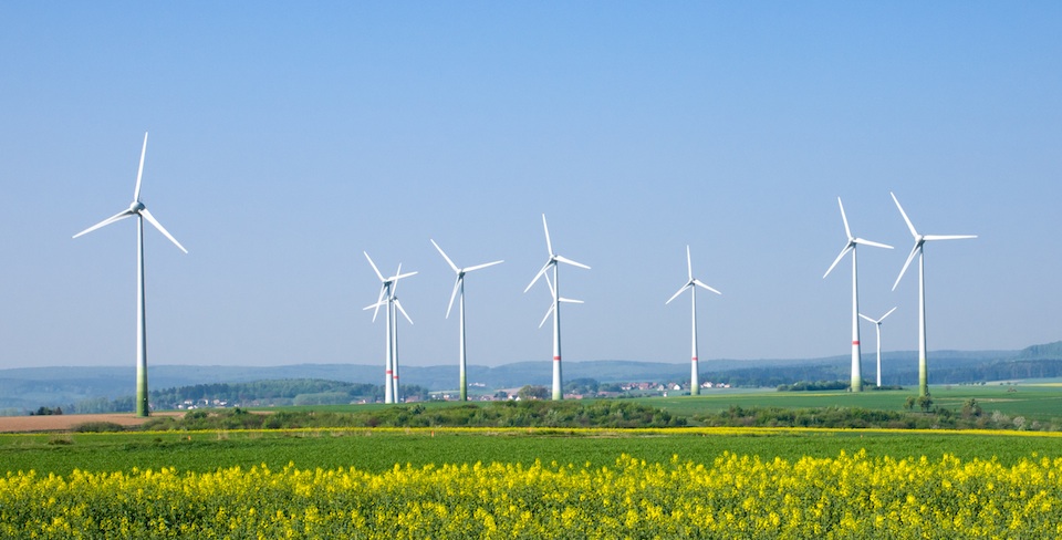 Wind farm © elxeneize - Fotolia-35673840