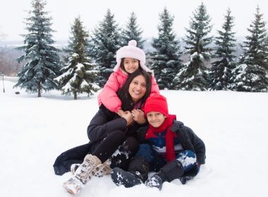 Family in snow A\J AlternativesJournal.ca