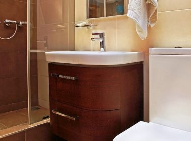 Remodelling a small bathroom to save energy and resources.