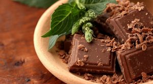 Pieces of chocolate and mint leaves
