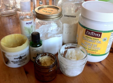 DIY homemade deodorants with baking soda and cornstarch