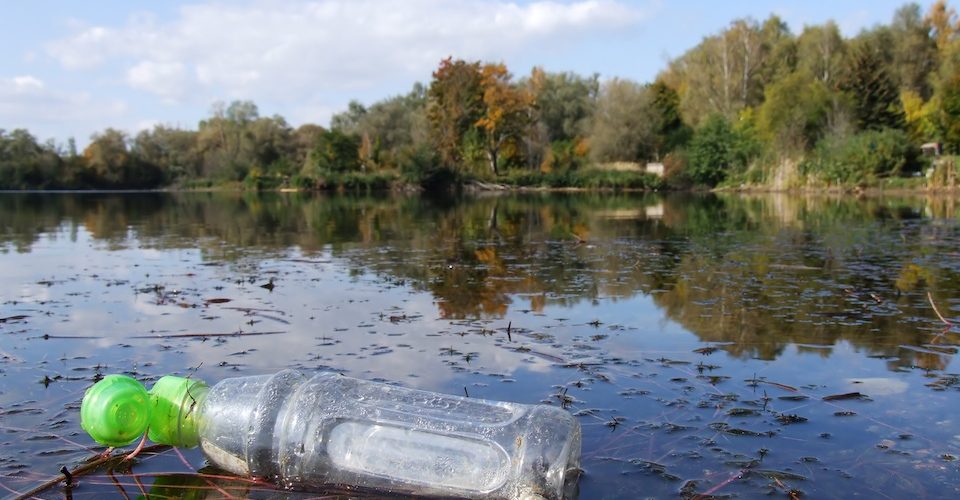 Garbage in Nature | Photo © nonameman \ Fotolia.com