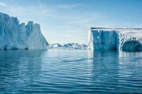 A large body of water with a mountain in the backgroundDescription automatically generated